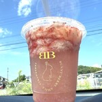 BUNNY BERRY SMILE STRAWBERRY - ドリンク写真:苺ソーダー@350