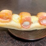 デイリーヤマザキ - 料理写真:うずらベーコンパン240円