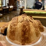 八ヶ岳オクテット - チョコレートクロワッサン242円（イートイン価格）