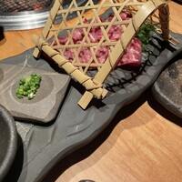 吟味屋 北浜店 - ほほ肉のお刺身