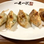 餃子酒場 一世一代 本店 - 特製餃子。