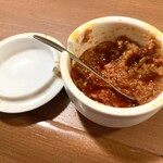 餃子酒場 一世一代 本店 - 自家製辛味ダレ。