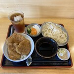 ゆでた亭うどん太郎 - ソースカツ丼セットで盛りうどんのちぢれ麺