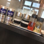 燕三条らーめん潤 - 卓上調味料