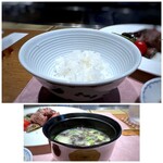 私房菜 鉄板焼 松村 - ◆山川米白米を使用したご飯・・新潟のお米で旨味・甘みを感じ美味しい。 少なくして頂きましたけれど、お腹に余裕があればもっといただきたかった。(^_^;) ◆お味噌汁はアオサなどが入り、いいお出しを感じますね。ご主人は和食もお上手な方なのかもしれません。