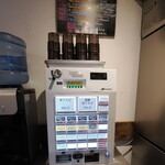 NIBOSHI MANIA - メニューの黒板と券売機