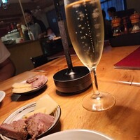 カルネジーオ イースト - 