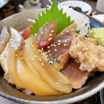 海の幸 畑の恵 ぼーめん - 漬け丼は、カツオ・イナダ・イカ・太刀魚炙り・なめろう