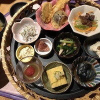 おかかの彩りかご御膳