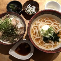 炙り豚のせご飯と本日の麺物