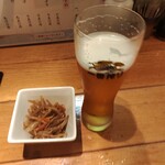 サバの駅 - お通しのきんぴらごぼうとビール