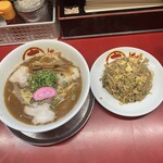 丸高中華そば 神戸二宮 - ラーメンと焼き飯