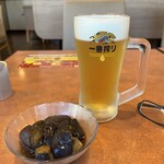 バーミヤン - 料理写真:生ビール中ジョッキ、茄子のピリ辛揚げびたし