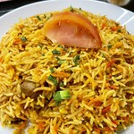 ハラール屋台村 八潮スタン - チキンビリヤニ@1,280円  おお！クオリティ高し！『カラチの空』などと比べたら可哀そうだけど。チキンはライスの下にゴロゴロ埋まってます。凄い食べ応え！