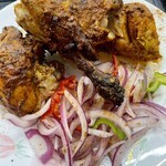 ハラール屋台村 八潮スタン - ラホリローストチキン（ハーフ）@800円  ローストチキンとはいうものの実際は素揚げのフライドチキンに近いかな。薄味だしシンプルでいいね！これでビール飲めたら最高だろうなぁ！