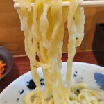 超多加水純手打ち麺 仁しむら - 引っ張り上げて