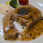 キッチン ブルー グローブ - テリーヌをカット