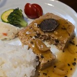 キッチン ブルー グローブ - テリーヌをカット