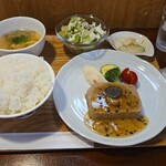 キッチン ブルー グローブ - 豚挽肉とチーズのテリーヌ　ボルチーニとトリュフのソース