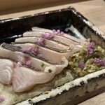 旨い肴と酒 ふるさと - 鰆の焼霜造り　梅肉なめろう味噌