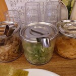 森本拉麺堂 - 各種薬味。