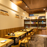 酒とアテ 居酒屋晴れる屋 - テーブル席