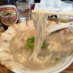 博多ラーメン ばりこて - 麺リフトは相変わらずヘタクソですいません