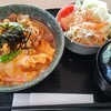 Himawari - 親子丼@550 サラダと味噌汁が付きます
