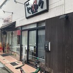 麺匠 ヒムロク - ファサード。ちょっと薄暗くて入りにくい。