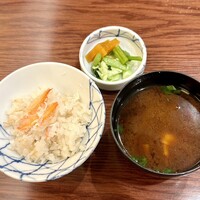 かに道楽 川崎店 - 《かに釜飯》《香の物》《赤だし》