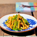 青椒肉絲フライドポテト