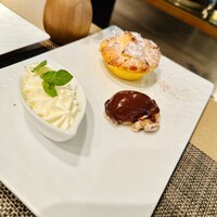 オールデイダイニング セリーズ - フレンチトースト風マフィン（真ん中のチョコクリームの下にはローストした胡桃がいます）