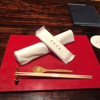 賛否両論 - お手拭きがふかふか系使い捨てな事が嬉しい/使い回しタオル系は怖くて使えない