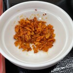 ラーメン もっけだの - 『赤唐味噌中華ニンニク(食べるラー油つき)』の食べるラー油