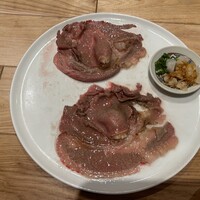大衆肉酒場 こだわり米 匠 - 名物の大判炙り寿司