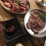 炭火焼肉 昭和大衆ホルモン 千日前店 - 