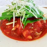 丸仙食堂 - トマトをたっぷり使用しています。水菜との相性抜群！