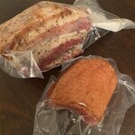 メツゲライクスダ - プティサレロティ、鴨肉スモーク