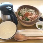 こめらく 海鮮茶漬けとおむすびと。 - 一式