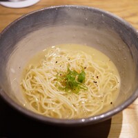 黒さつま鶏 煉火 - ◆鶏そば
                      恐らくプラス料金で鶏スープから鶏そばに変更。
