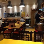 餃子の王様 龍吟 - 店内