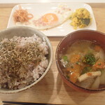 トーコーキッチン - ベーコンエッグ　副菜二品、豚汁、ご飯