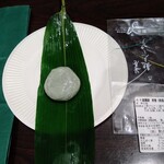 麸兵 本店 - 麩饅頭 笹巻（粒餡）
