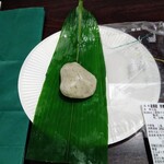 麸兵 本店 - 麩饅頭 笹巻（こし餡）