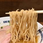 NIBOSHI MANIA - 本ズワイ蟹煮干ソバ 麺リフト