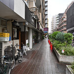 NIBOSHI MANIA - 店前。この時間行列がない