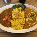 レインボウスパイス - ダブルカレー　左がネイコーリー、右がチキン