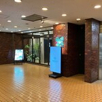 BORECA - 右手に当店がございます。