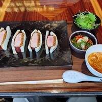 TexturA - ランチ 黒酢のカツサンド、よだれ鶏、酸辣湯、サラダ TexturA - ランチ 黒酢のカツサンド、よだれ鶏、酸辣湯、サラダ