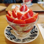 カフェ ベルク - 喜茂別産　いちごパフェ